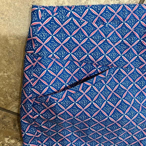 Chico’s Perfect Stretch Royal Blue/Pink/White Geometric Print Capris - Picture 8 of 15